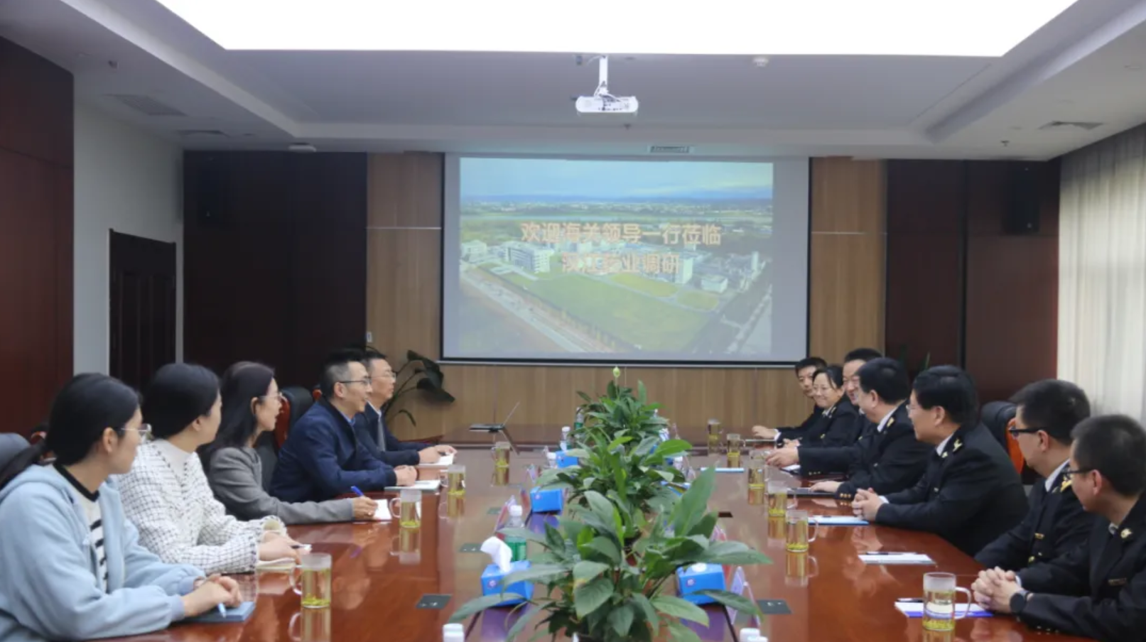 【“關(guān)”助發(fā)展，護(hù)企遠(yuǎn)航】西安海關(guān)副關(guān)長(zhǎng)李晉生一行蒞臨公司調(diào)研